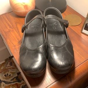 Black patent Mary Jane dansko clogs